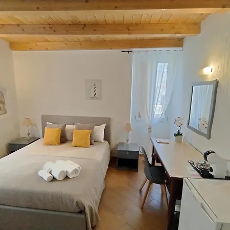 Holmann & Oda ve Kahvaltı 4*